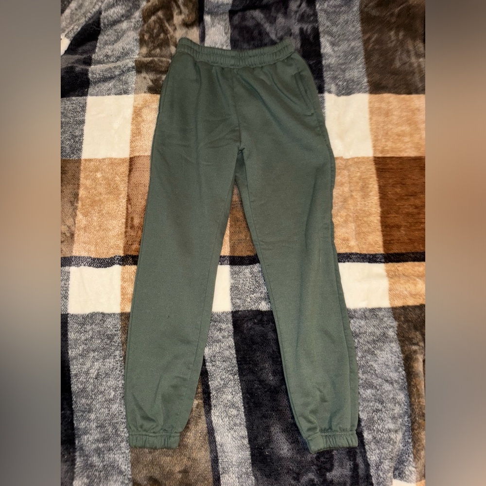 Indero green sweatpants.